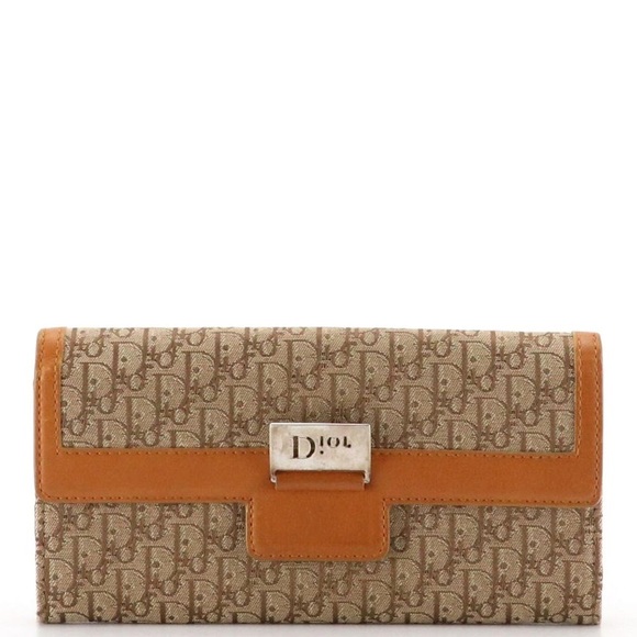 Christian Dior - Picture 1 of 7